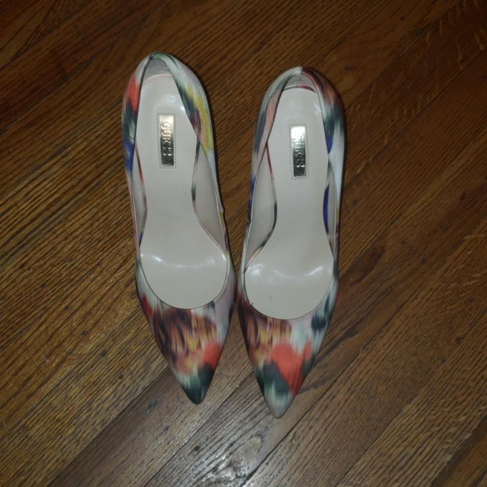 Guess heels 4 in heel great condition